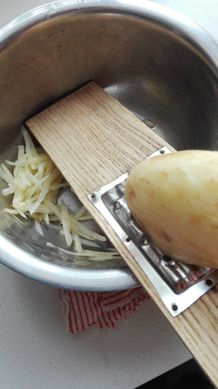 土豆素馅饺子步骤2