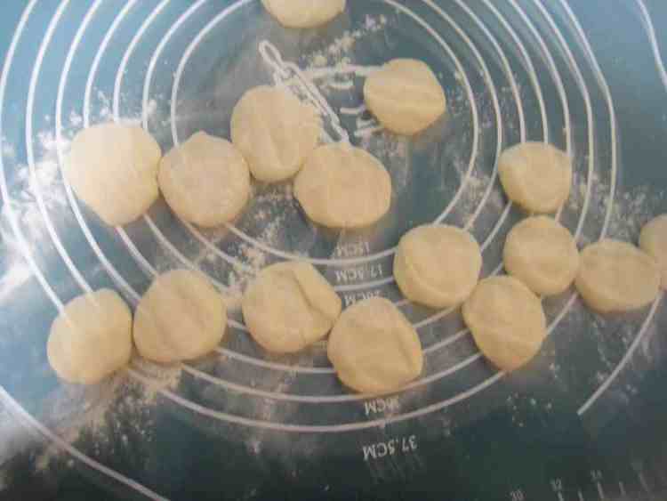 韭菜三鲜水饺步骤7