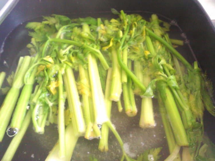 牛肉芹菜翡翠饺步骤5