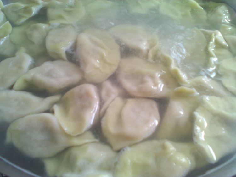 牛肉芹菜翡翠饺步骤16