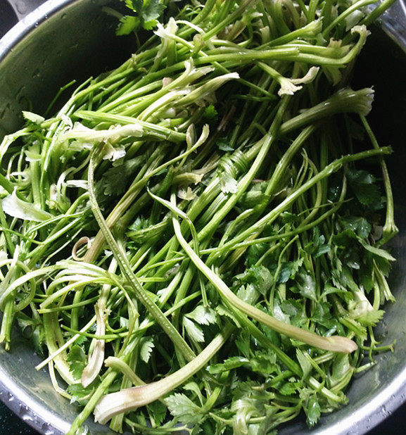 翡翠芹菜猪肉饺步骤2