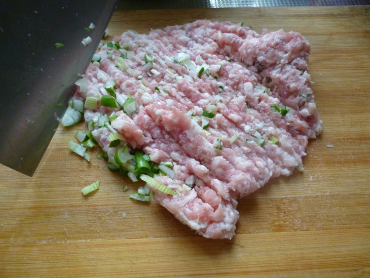猪肉黄瓜饺子步骤2