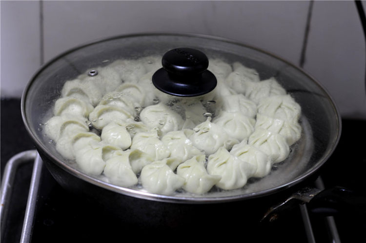 菜汁马蹄猪肉蒸饺步骤9