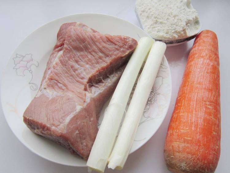 胡萝卜牛肉饺子步骤1