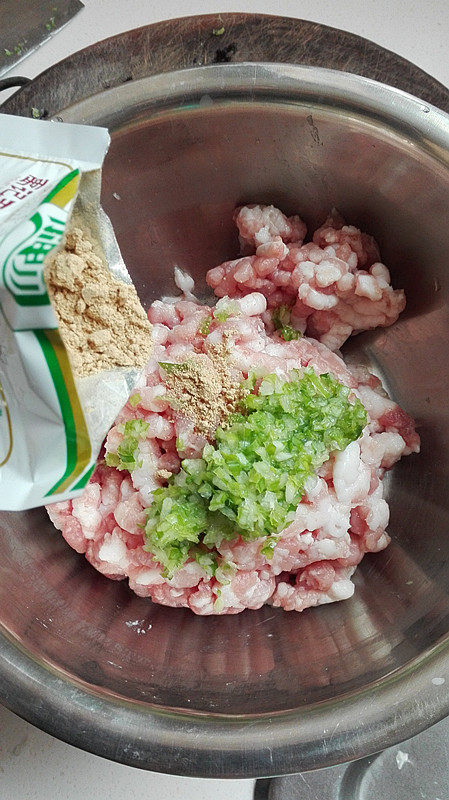 白菜猪肉水饺步骤5