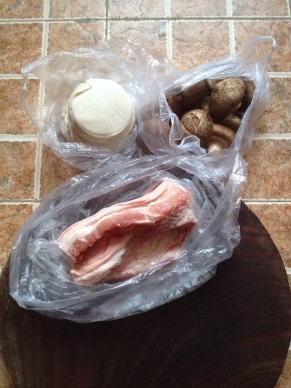 香菇胡萝卜猪肉蒸饺步骤1