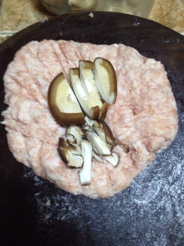 香菇胡萝卜猪肉蒸饺步骤2