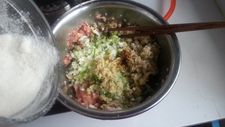 酸菜猪肉水饺步骤8