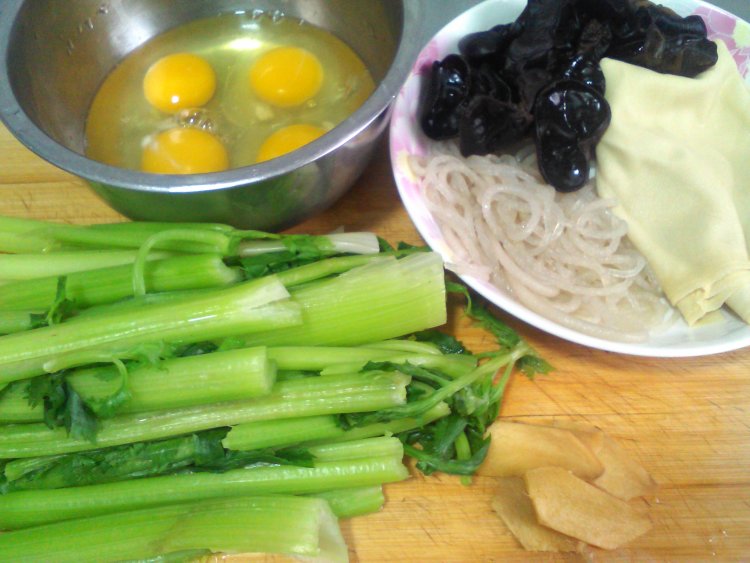 鸡蛋西芹饺子步骤3
