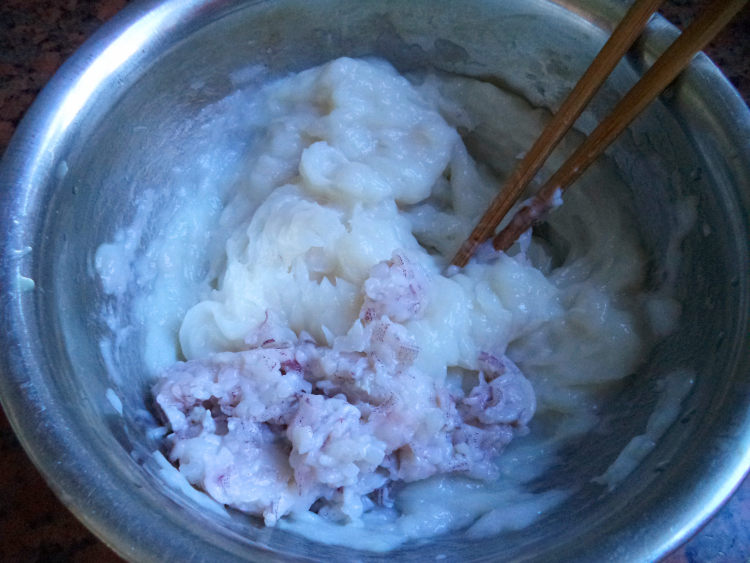 鲜鱿鱼饺子步骤3