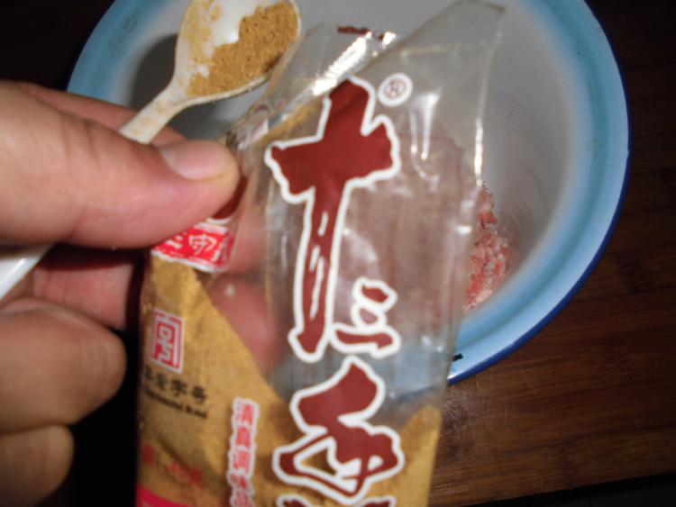 白菜猪肉粉丝蒸饺步骤3
