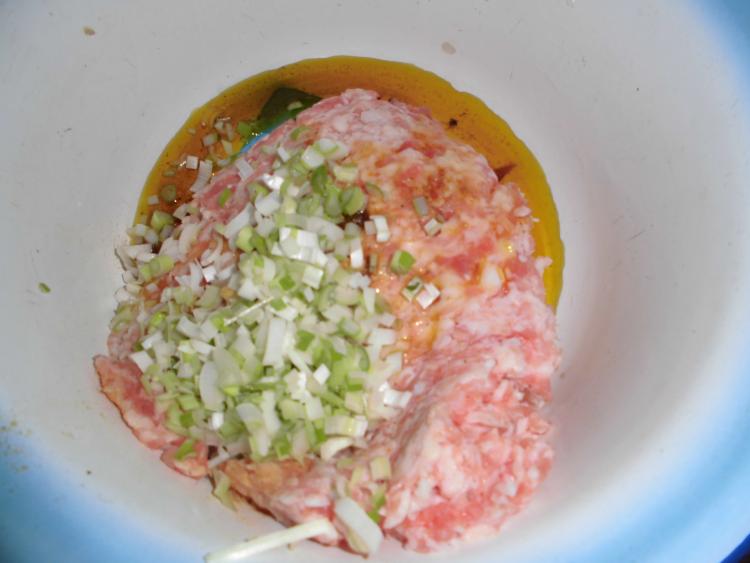 白菜猪肉粉丝蒸饺步骤6