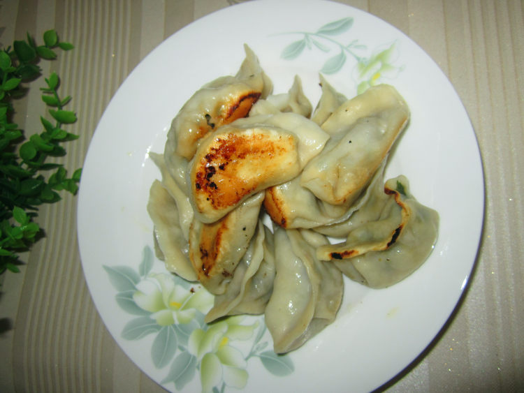 生煎韭菜木耳饺子步骤6