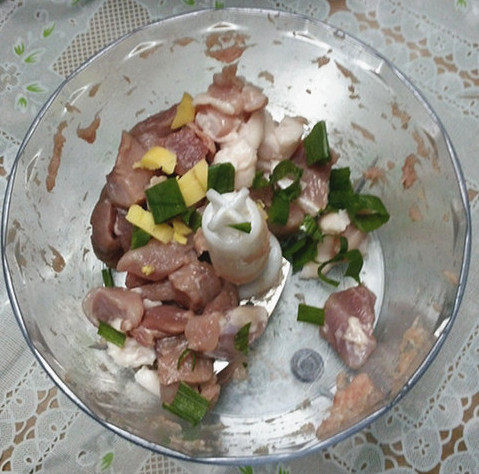 荠菜猪肉水饺步骤3