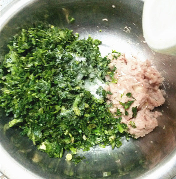 荠菜猪肉水饺步骤7