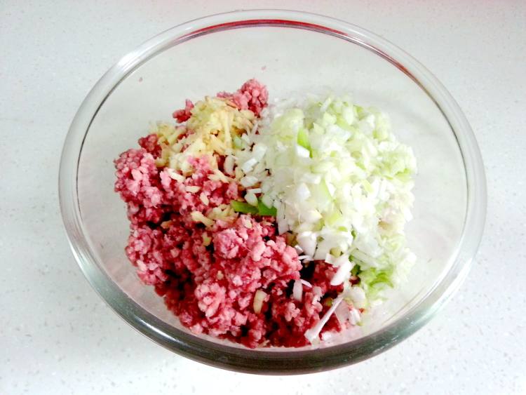 牛肉胡萝卜水饺步骤3