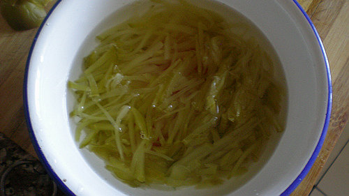 榨菜豆腐韭菜水饺步骤1