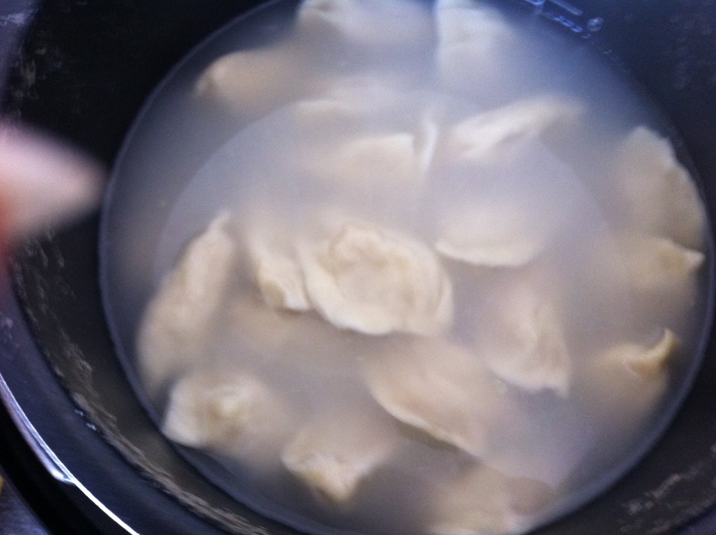 白菜猪肉大葱水饺步骤8