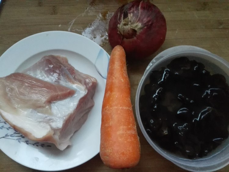 洋葱黑木耳饺子步骤1
