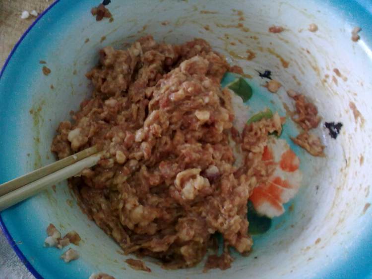 酸菜猪肉饺步骤2