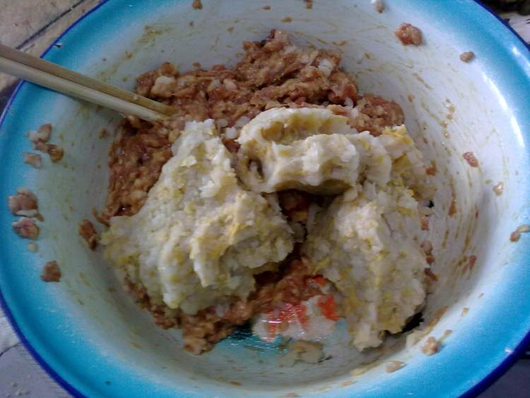 酸菜猪肉饺步骤4