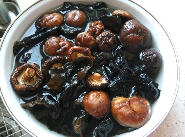 香菇鲜肉饺子步骤1