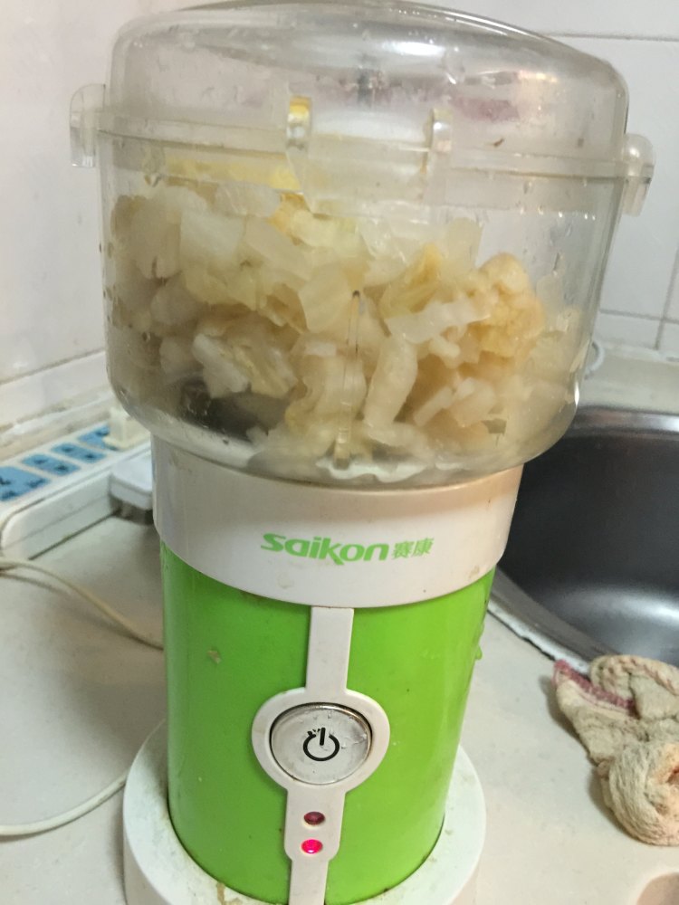酸菜猪肉馅饺子步骤2