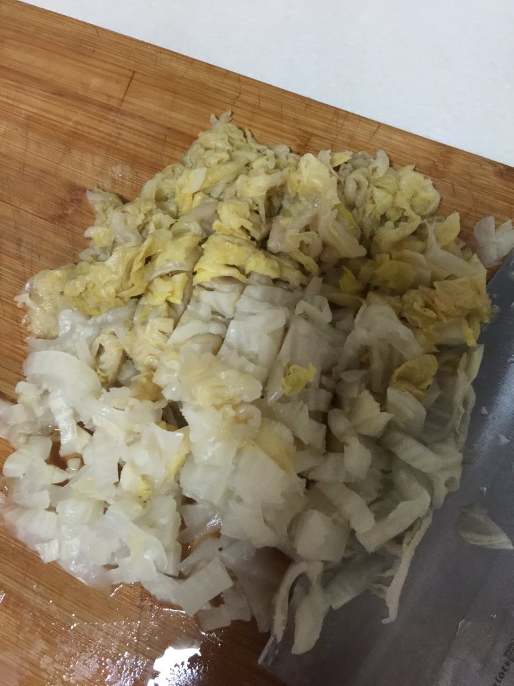 酸菜猪肉馅饺子步骤1