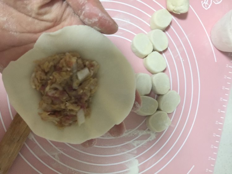 酸菜猪肉馅饺子步骤9