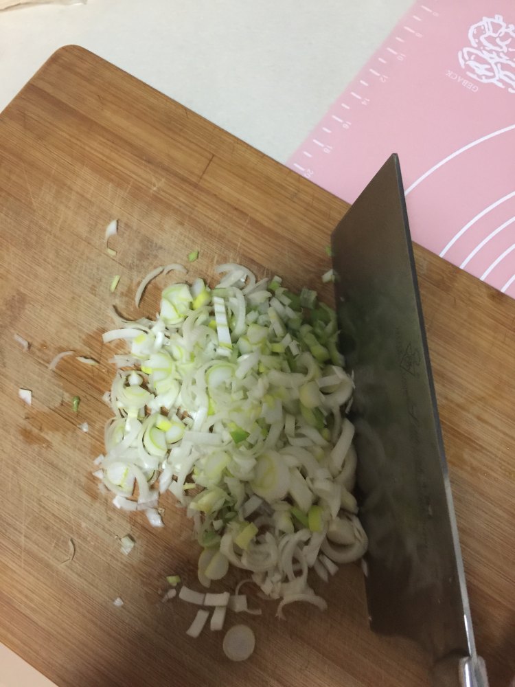 酸菜猪肉馅饺子步骤7