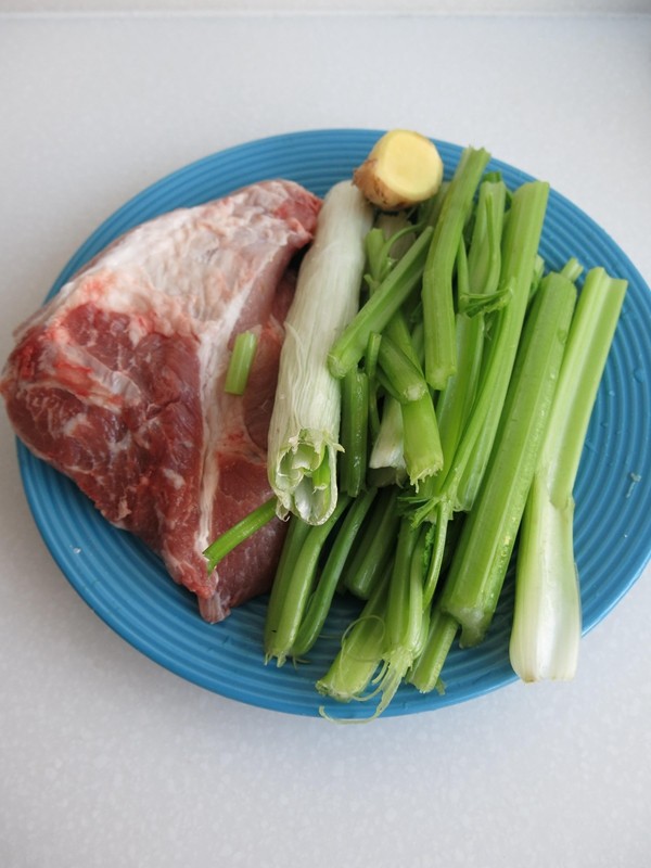 猪肉芹菜酱香水饺步骤2