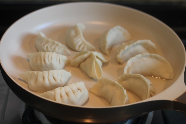 娃娃菜煎饺步骤11