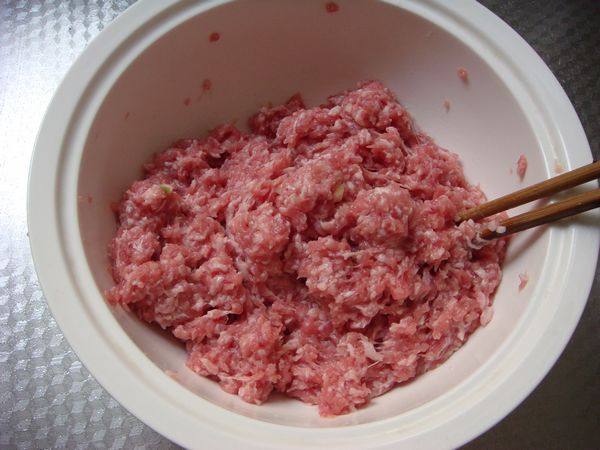 香菇干豆角大肉饺子步骤6