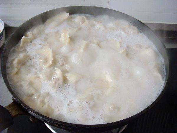 香菇干豆角大肉饺子步骤12