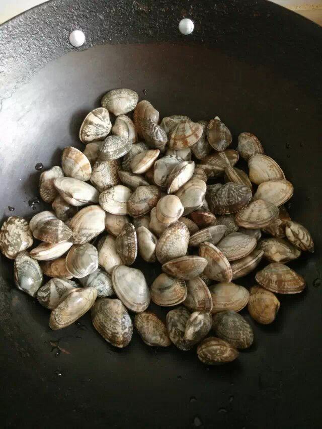 香芹蛤肉水饺步骤1
