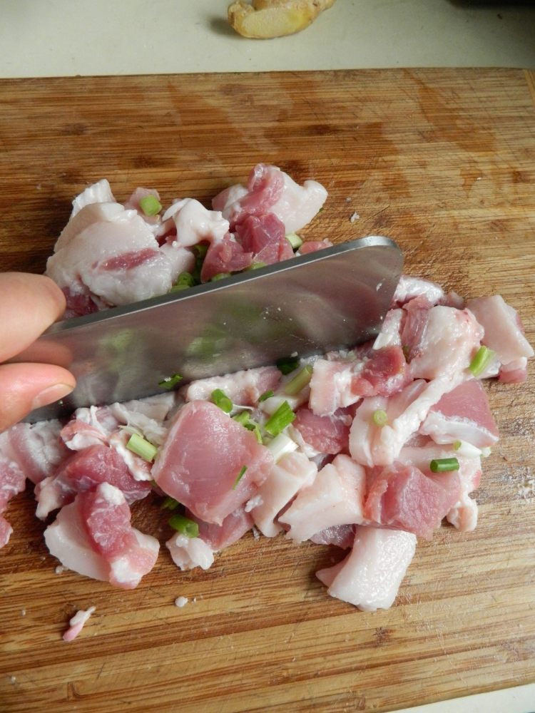 青椒猪肉汤水饺步骤3