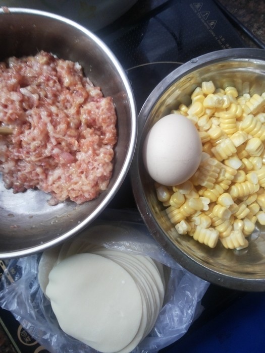 玉米肉馅饺子步骤1