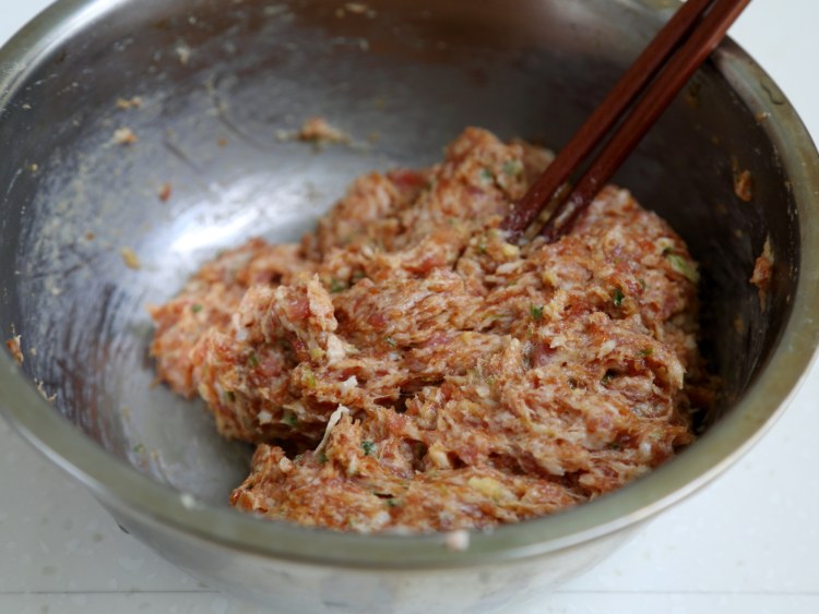 莲藕猪肉煎饺步骤3