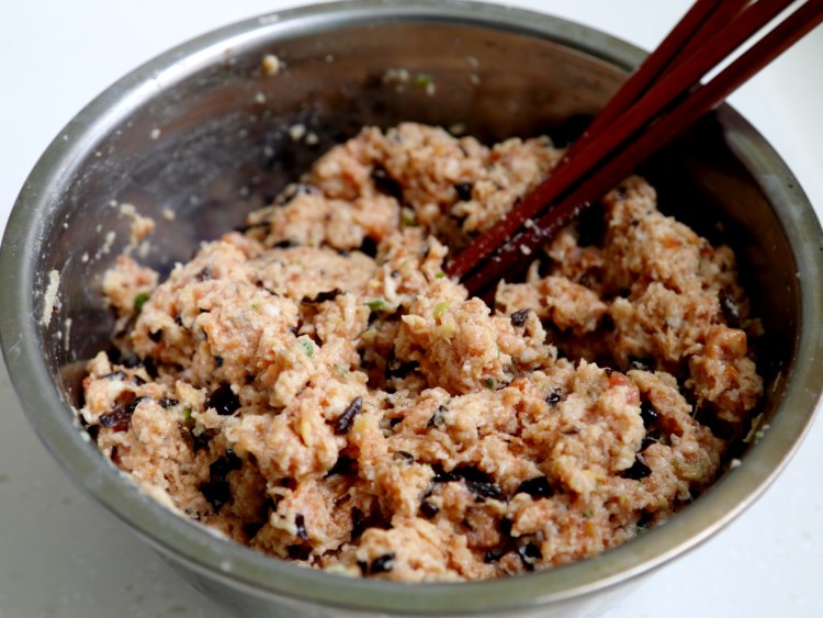 莲藕猪肉煎饺步骤6