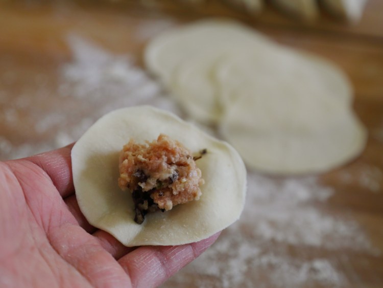 莲藕猪肉煎饺步骤9