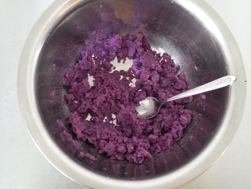紫薯香菇芹菜鲜肉饺步骤1