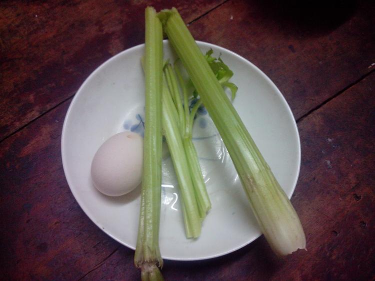 芹菜鸡蛋煎饺步骤1