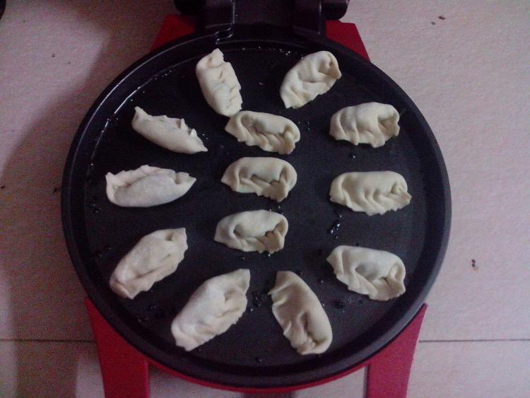 芹菜鸡蛋煎饺步骤12