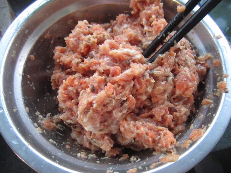冬菇胡萝卜鲜肉手工水步骤4