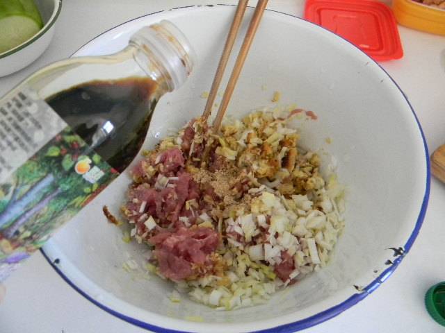 萝卜猪肉蒸饺步骤2