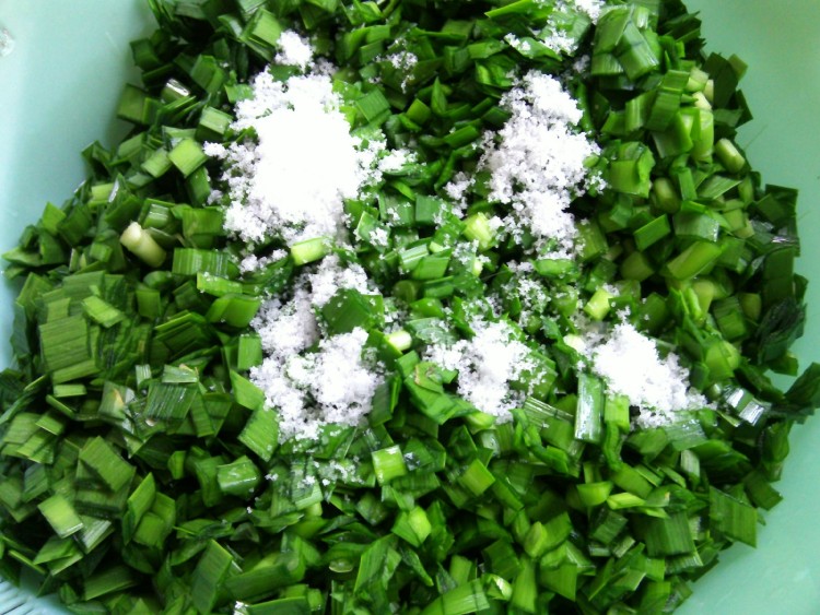 韭菜馅饺子步骤2