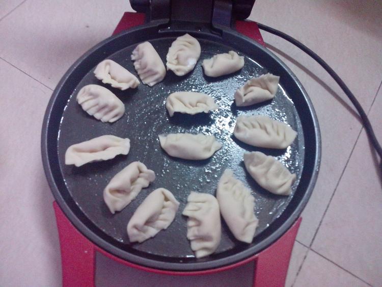 菌菇瘦肉煎饺步骤15