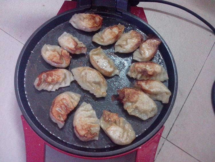 菌菇瘦肉煎饺步骤17