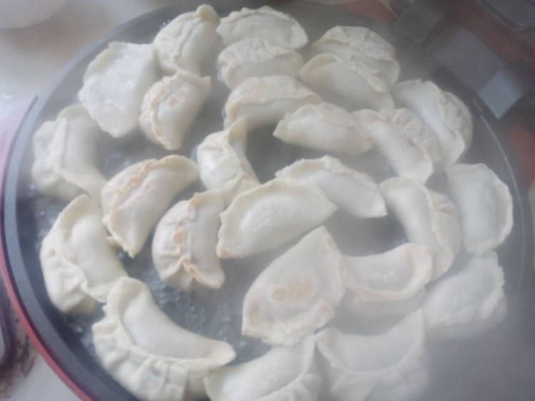 胡萝卜猪肉木耳煎饺步骤13