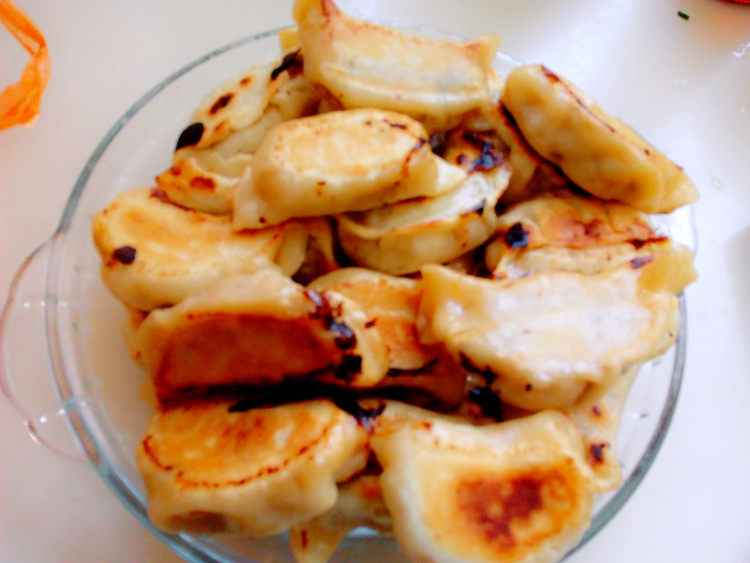 胡萝卜猪肉木耳煎饺步骤15